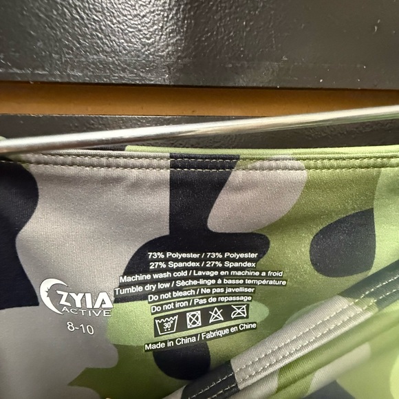 Zyia Active Camo Leggings Size 8-10 High Rise Pocket Athletic Yoga Pants - Picture 2 of 3